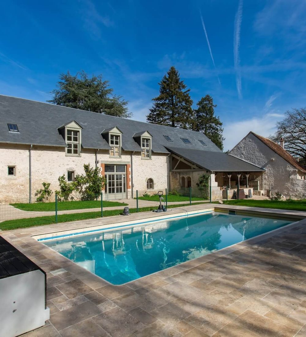 chateau-conon-gites-piscine